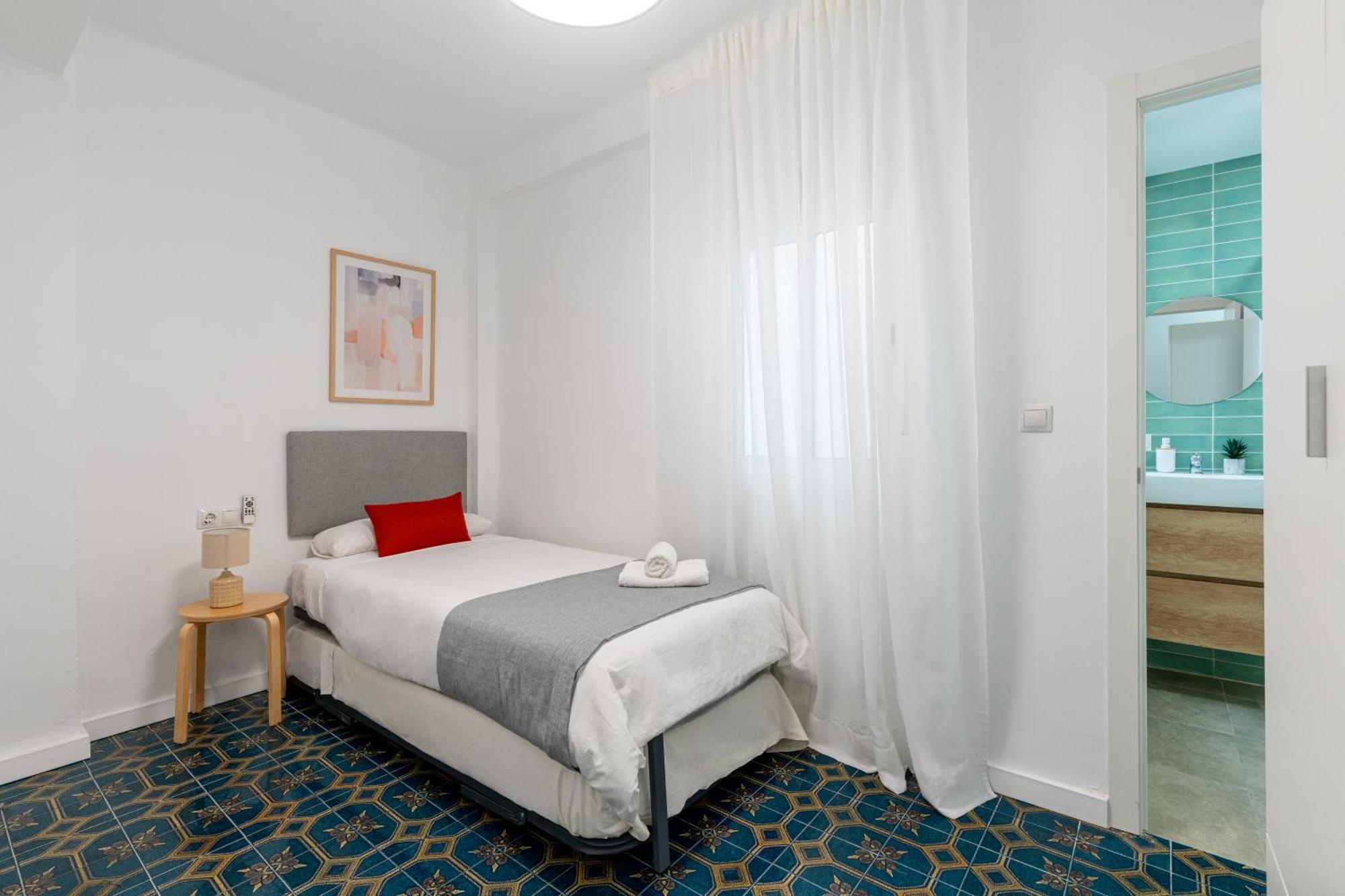 Piso Elegante Y Nuevo De 3 Habitaciones Y 2 Banos Séville Extérieur photo