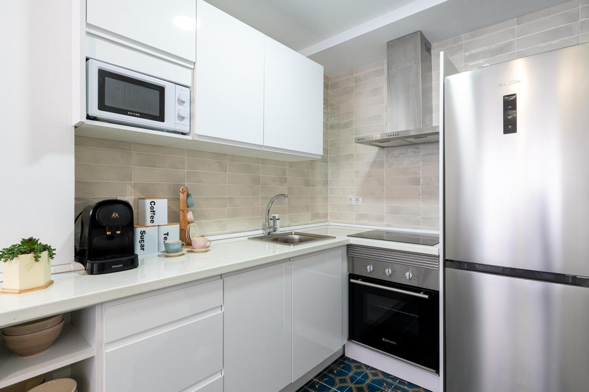 Piso Elegante Y Nuevo De 3 Habitaciones Y 2 Banos Séville Extérieur photo
