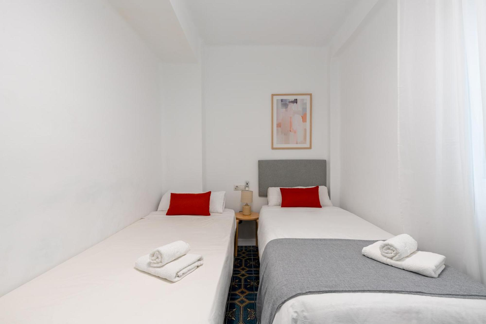 Piso Elegante Y Nuevo De 3 Habitaciones Y 2 Banos Séville Extérieur photo