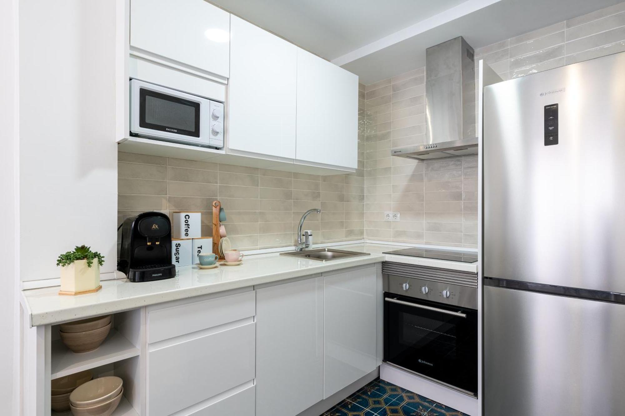Piso Elegante Y Nuevo De 3 Habitaciones Y 2 Banos Séville Extérieur photo