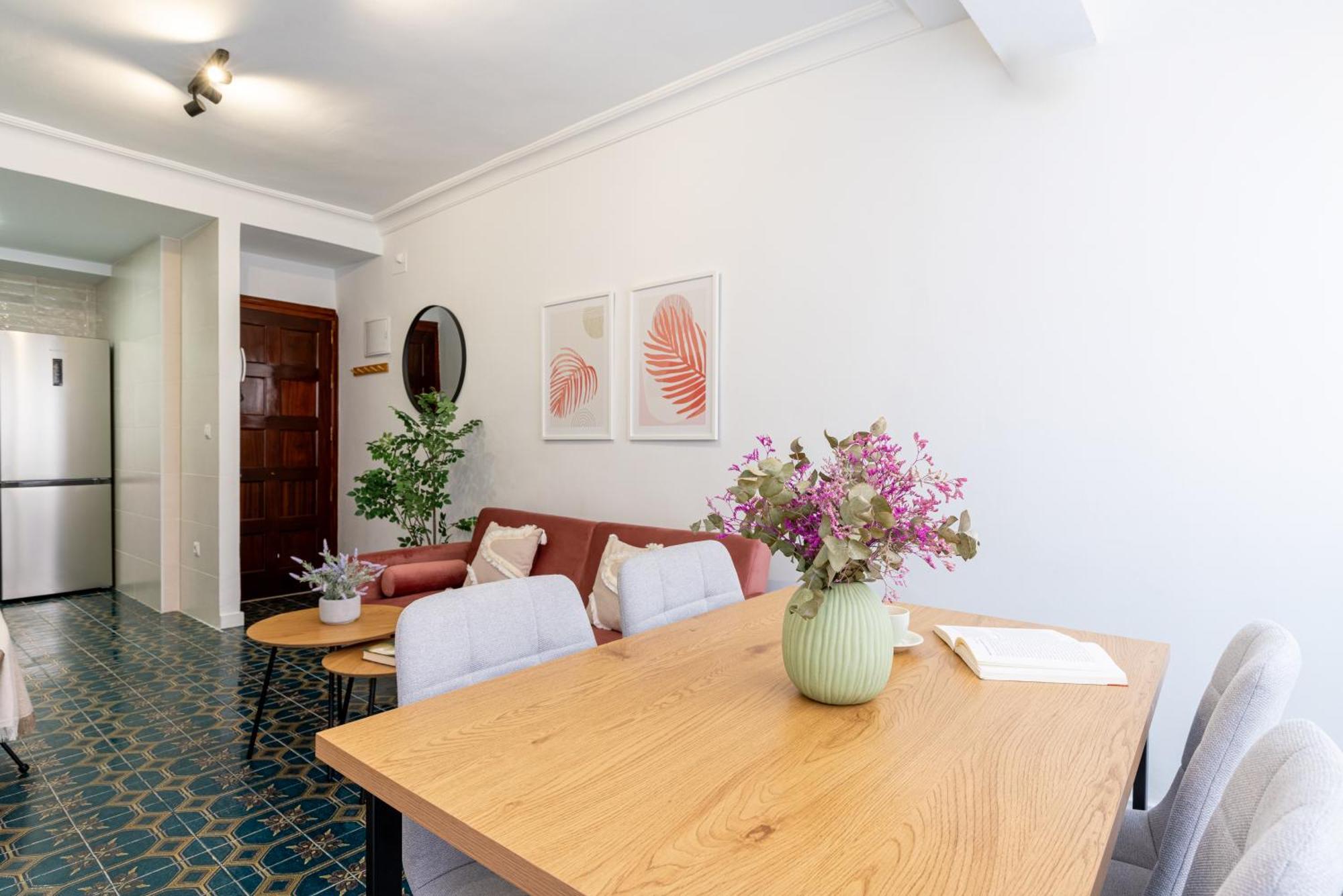 Piso Elegante Y Nuevo De 3 Habitaciones Y 2 Banos Séville Extérieur photo