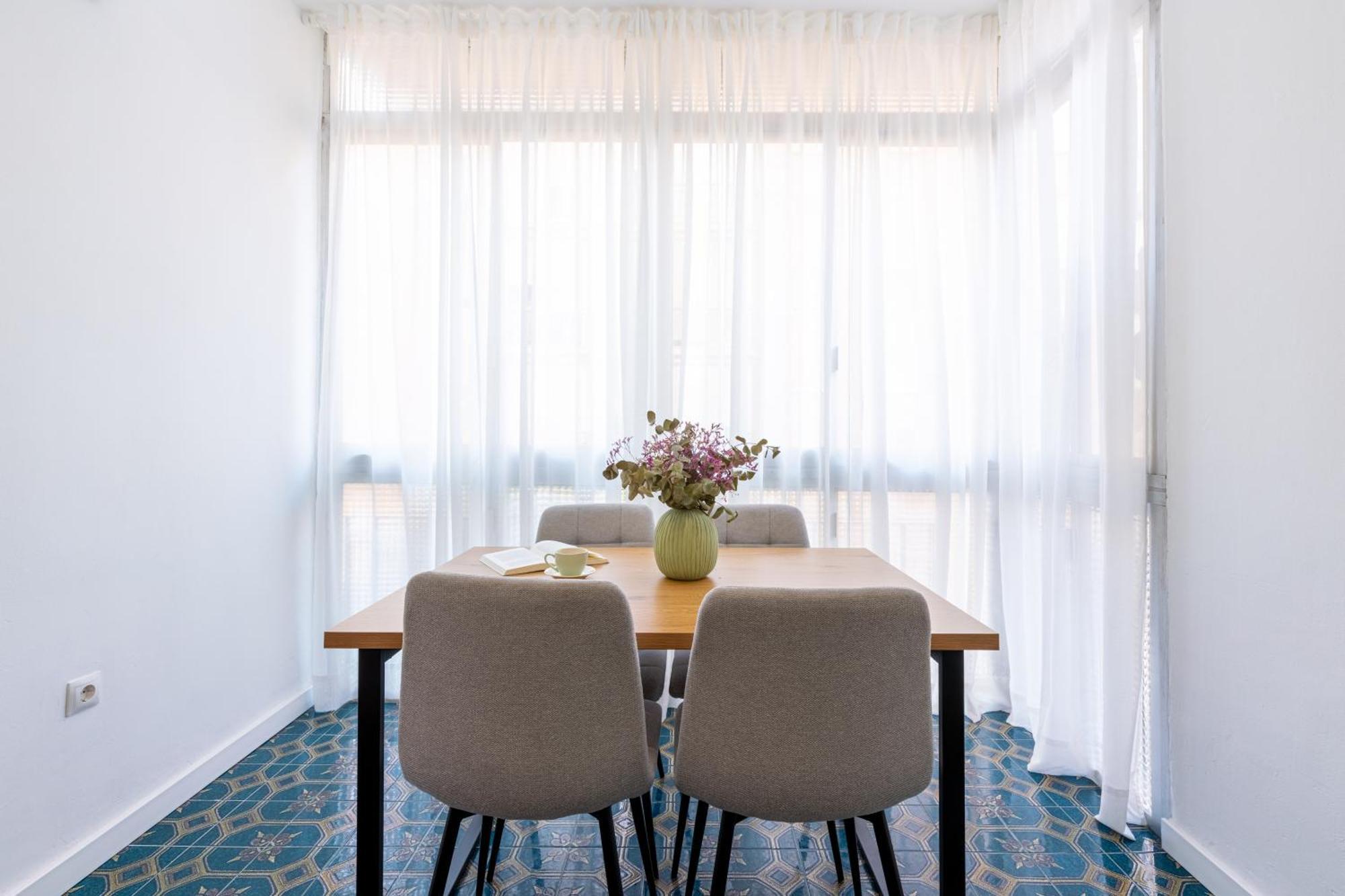 Piso Elegante Y Nuevo De 3 Habitaciones Y 2 Banos Séville Extérieur photo