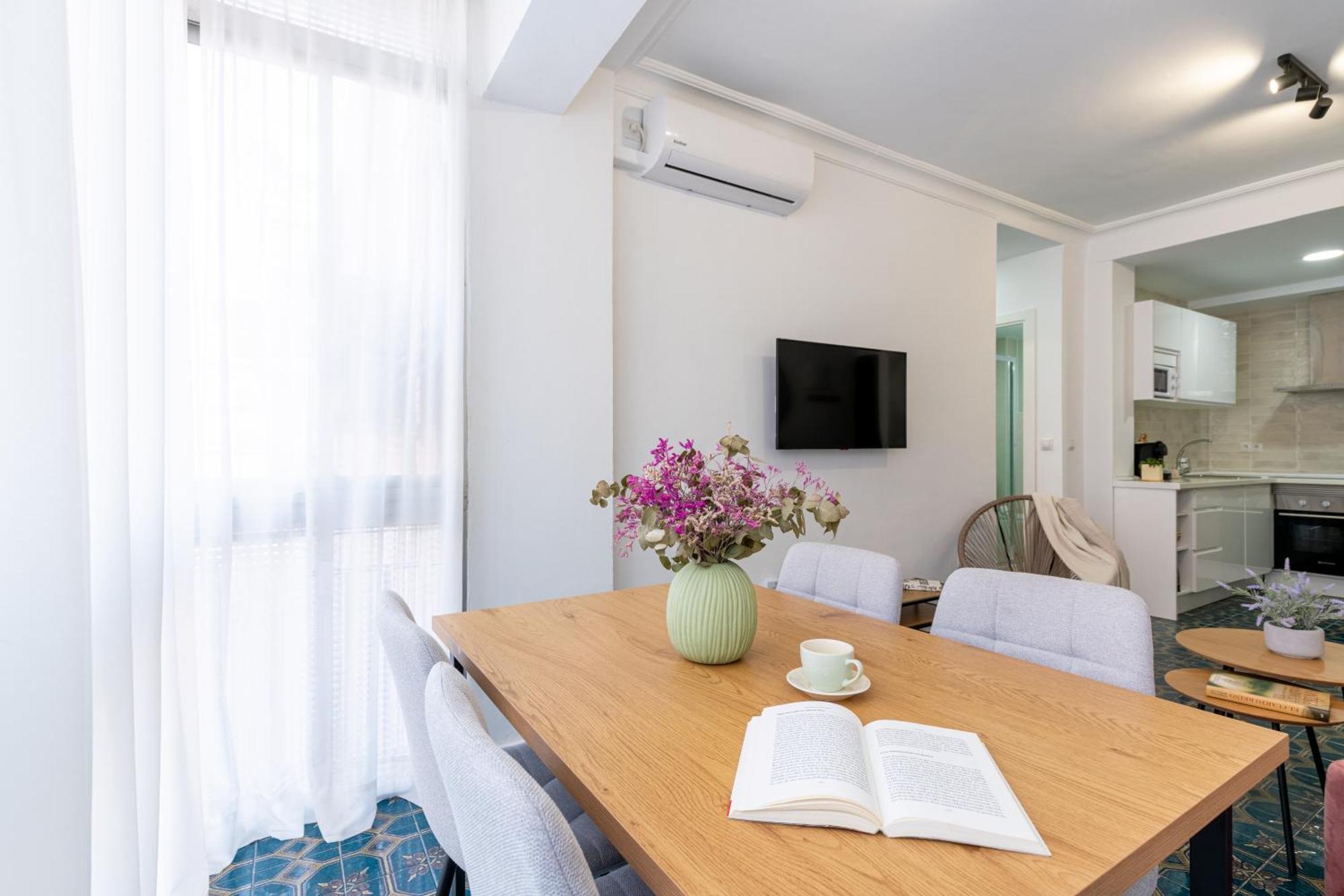 Piso Elegante Y Nuevo De 3 Habitaciones Y 2 Banos Séville Extérieur photo