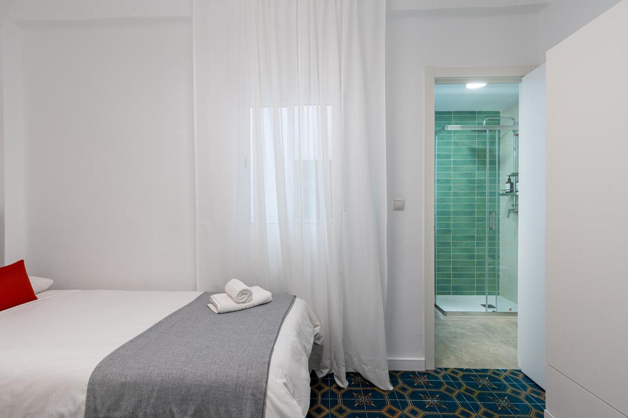 Piso Elegante Y Nuevo De 3 Habitaciones Y 2 Banos Séville Extérieur photo