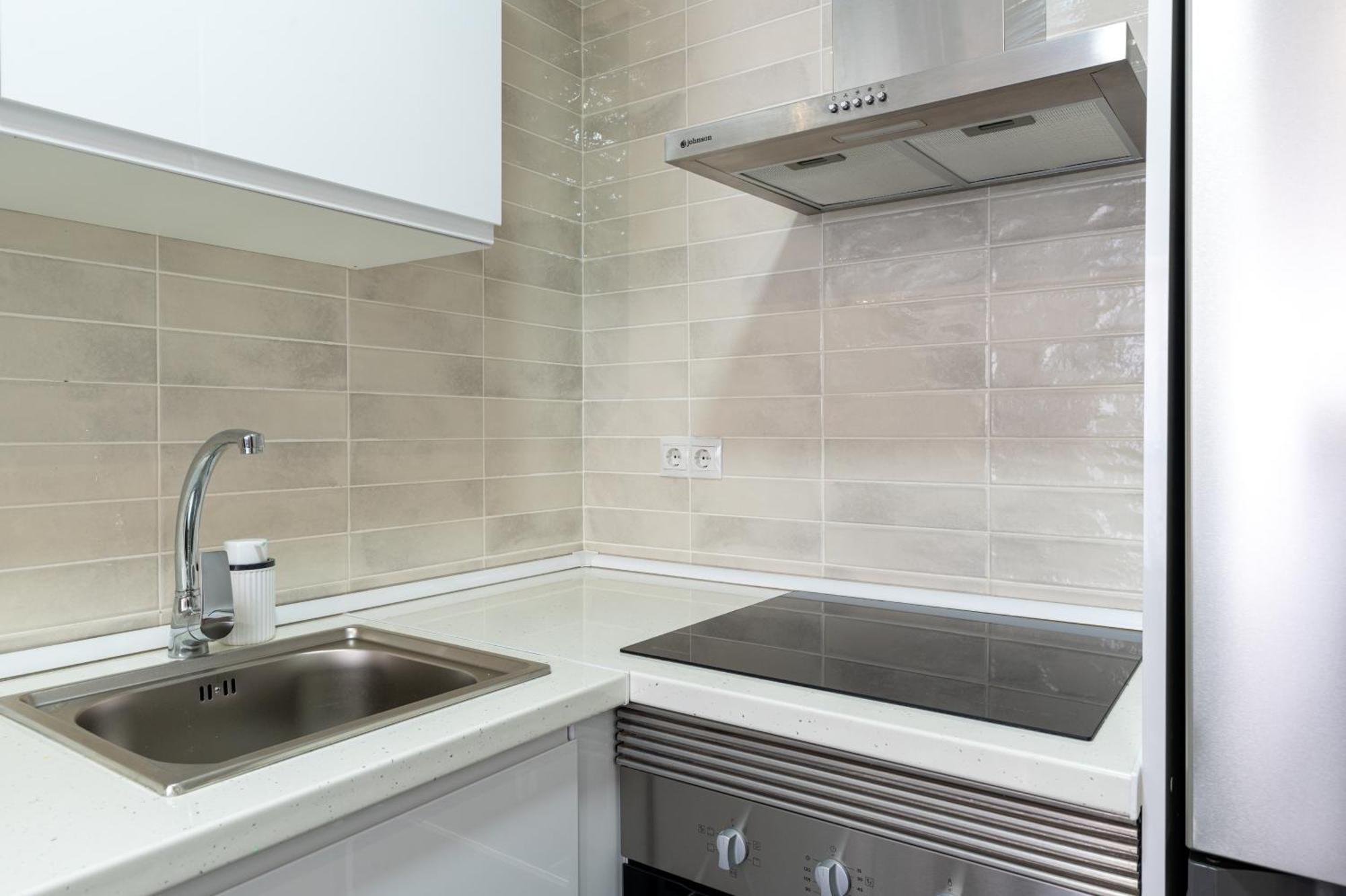 Piso Elegante Y Nuevo De 3 Habitaciones Y 2 Banos Séville Extérieur photo