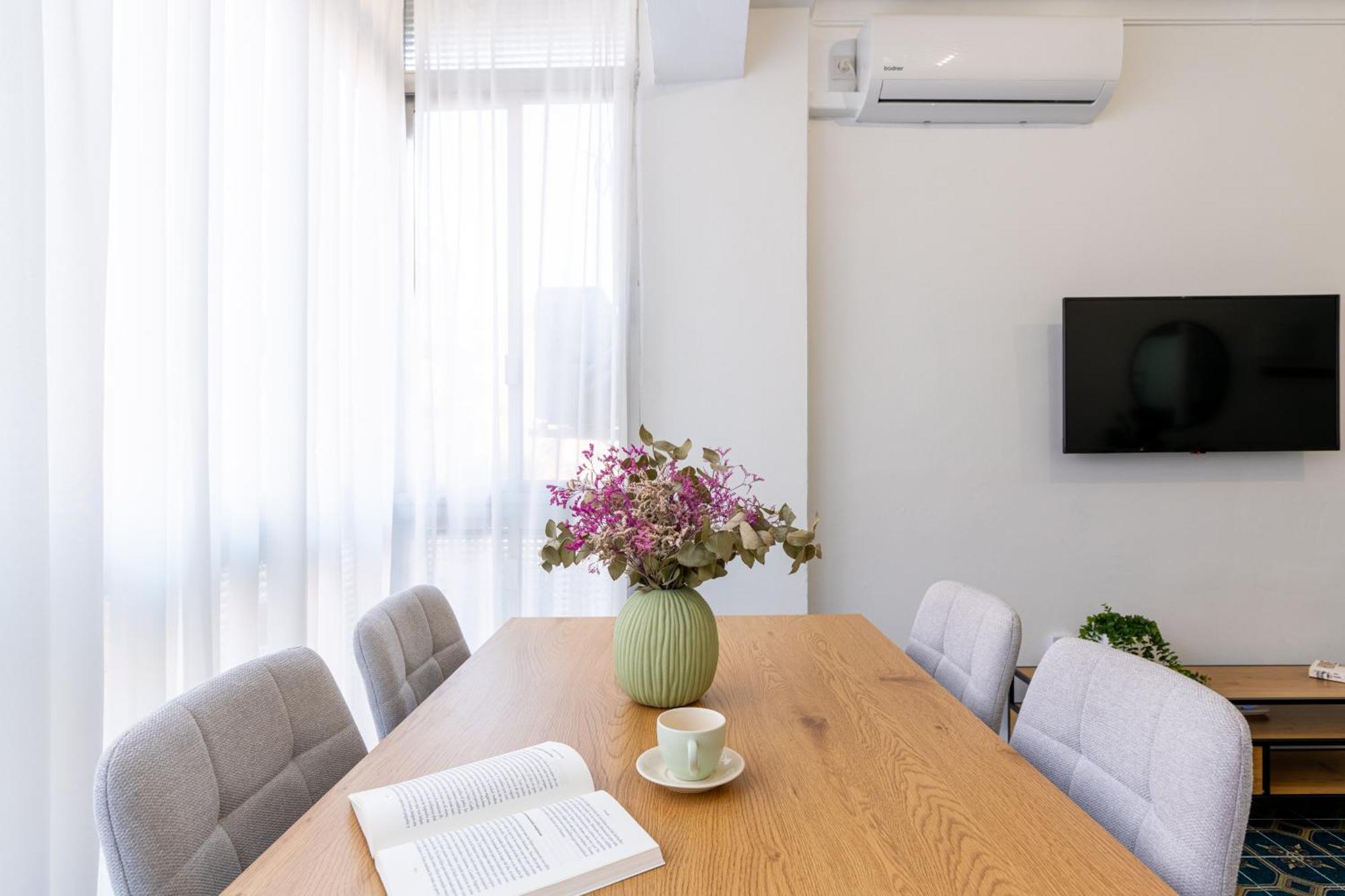 Piso Elegante Y Nuevo De 3 Habitaciones Y 2 Banos Séville Extérieur photo