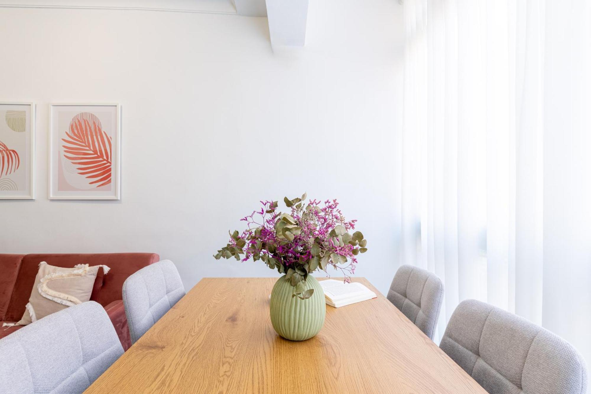 Piso Elegante Y Nuevo De 3 Habitaciones Y 2 Banos Séville Extérieur photo
