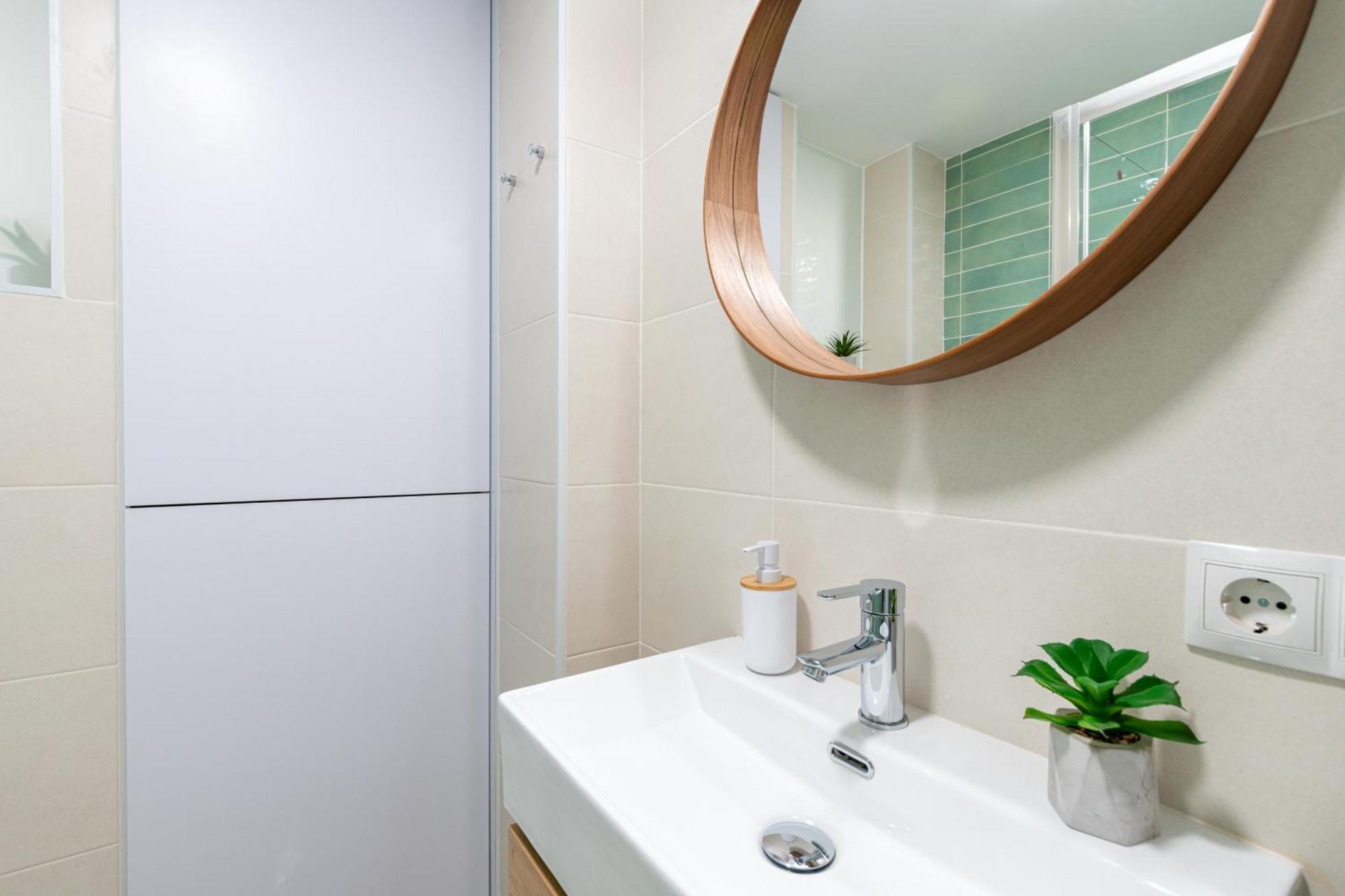 Piso Elegante Y Nuevo De 3 Habitaciones Y 2 Banos Séville Extérieur photo